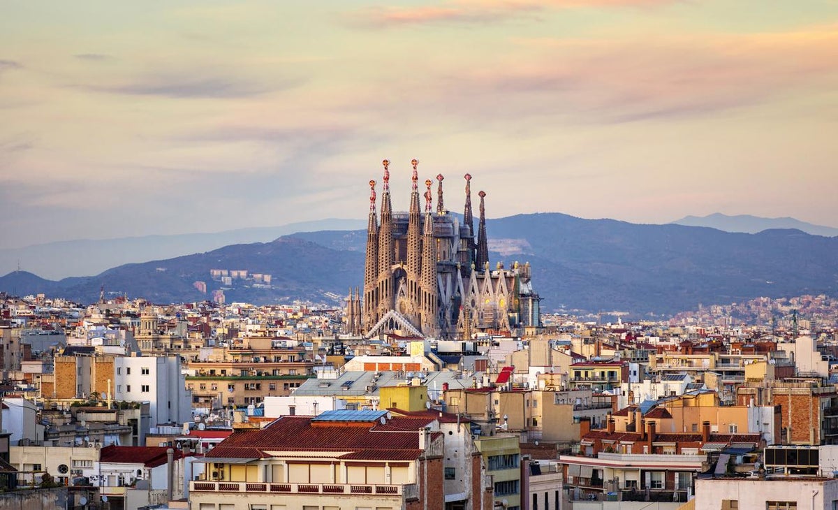 Barcelona Virtual Tours: Explore the Historic City from Your Home 
